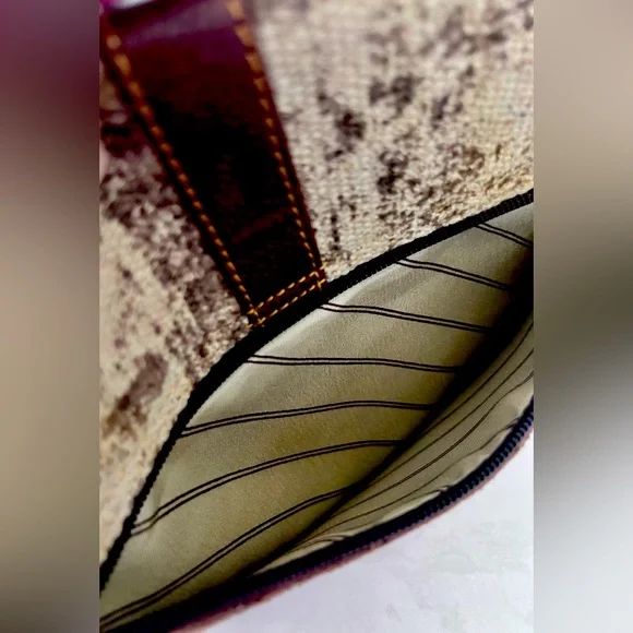 Vaan & Co. Excellent Shape! Upcycled! Leather Medium Crossbody Women’s Purse - Picture 7 of 10